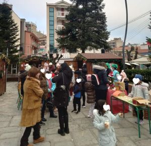 Κάθε μέρα χριστουγεννιάτικη γιορτή στα ξύλινα σπιτάκια του Δήμου Γρεβενών