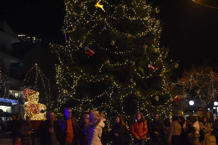 Με Λαϊκή Βραδιά Συνεχίστηκαν Οι Χριστουγεννιάτικες Εκδηλώσεις Του Δήμου Φλώρινας