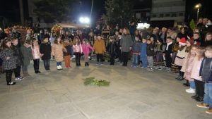 Με μεγάλη επιτυχία η Χριστουγεννιάτικη Γιορτή από το Χορευτικό του Δήμου Γρεβενών Με μεγάλη επιτυχία η Χριστουγεννιάτικη Γιορτή από το Χορευτικό του Δήμου Γρεβενών