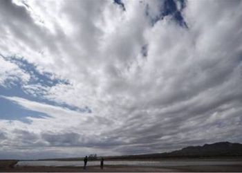 Ο Καιρός σήμερα: Αραιές νεφώσεις, παροδικά πιο πυκνές