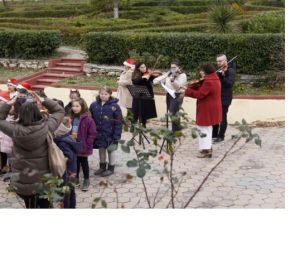 Οι μαθητές μοίρασαν ζεστασιά στη τρίτη ηλικία