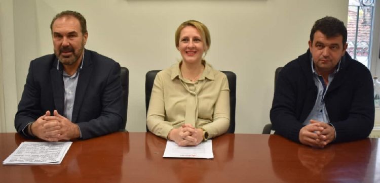 Παρουσιάστηκε το πρόγραμμα των Χριστουγεννιάτικων εκδηλώσεων του Δήμου Φλώρινας Παρουσιάστηκε το πρόγραμμα των Χριστουγεννιάτικων εκδηλώσεων του Δήμου Φλώρινας