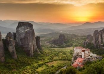 Πού θα κάνουν Χριστούγεννα και Πρωτοχρονιά οι Έλληνες – «sold Out» αρκετές περιοχές