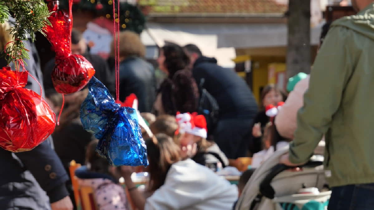 Χαρούμενες παιδικές φωνές στα ξύλινα σπιτάκια του Δήμου Γρεβενών Χαρούμενες παιδικές φωνές στα ξύλινα σπιτάκια του Δήμου Γρεβενών