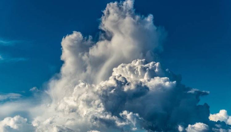 Ο Καιρός σήμερα: Γενικά αίθριος με λίγες πρόσκαιρες νεφώσεις.