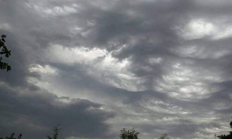 Ο Καιρός σήμερα: Λίγες νεφώσεις, παροδικά αυξημένες με τοπικές βροχές