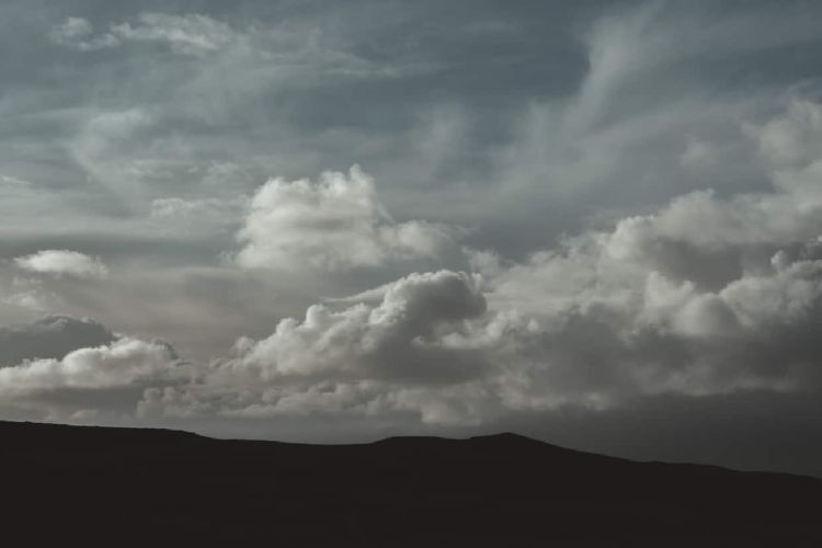 Ο Καιρός σήμερα: Νεφώσεις με τοπικές βροχές ή χιονόνερο, χιονοπτώσεις θα σημειωθούν στα ορεινά