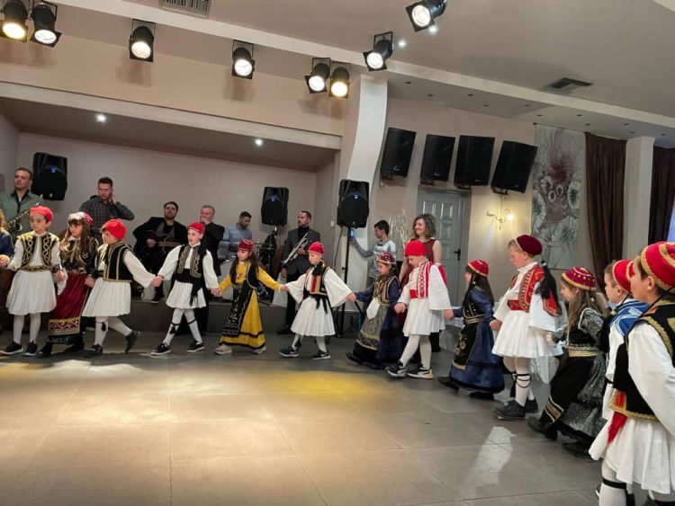 Ο χορός του συλλόγου της Ανω Κώμης