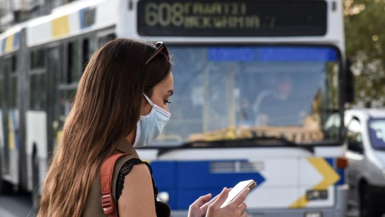 Υποχρεωτική η μάσκα στα Μέσα Μαζικής Μεταφοράς – Ποιο είναι το πρόστιμο