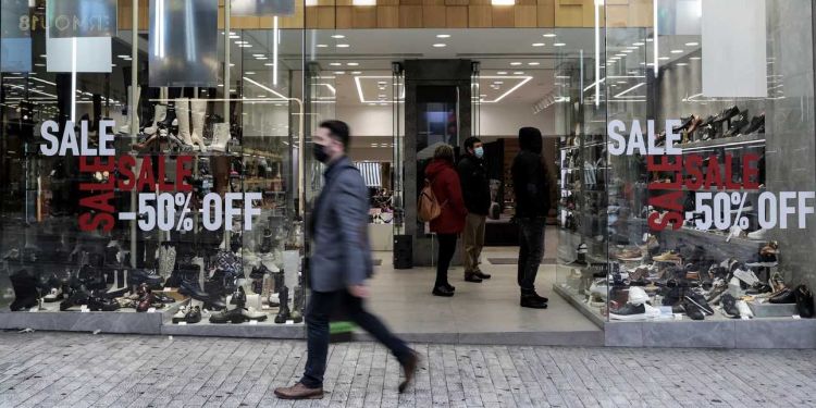 Χειμερινές εκπτώσεις: Πότε αρχίζουν, ποια Κυριακή θα είναι ανοιχτά τα μαγαζιά – Συμβουλές για καταναλωτές