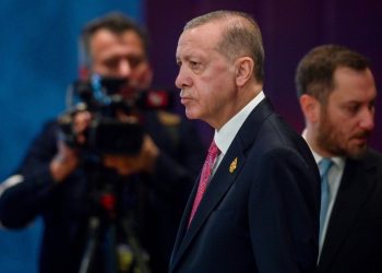 Politico: Ο Ερντογάν Σχεδιάζει Πόλεμο Για Να Σώσει Το Τομάρι Του