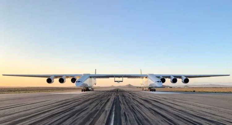 To μεγαλύτερο αεροπλάνο στον κόσμο πέταξε για πρώτη φόρα