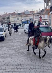 Αναχώρησαν το πρωί της Δευτέρας,  οι καβαλάρηδες του Κρόκου,  για την Ζάβορδα