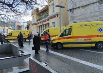 Ασθενοφόρα Του Εκαβ Στο Δημαρχείο Κοζάνης… 