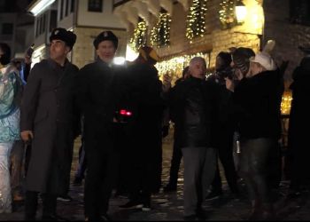 Καστοριανός γουνοποιός και η Ρωσίδα γραμματέας του τηλεφωνούν στον Πούτιν για τα... Ραγκουτσάρια Καστοριανός γουνοποιός και η Ρωσίδα γραμματέας του τηλεφωνούν στον Πούτιν για τα… Ραγκουτσάρια