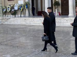 Κηδεία τέως βασιλιά Κωνσταντίνου: Ποιοι βουλευτές και πολιτικοί έσπευσαν να προσκυνήσουν τη σορό του