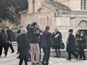 Κηδεία τέως βασιλιά Κωνσταντίνου: Ποιοι βουλευτές και πολιτικοί έσπευσαν να προσκυνήσουν τη σορό του