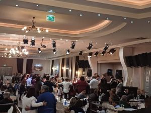 Ο χορός του συλλόγου της Ανω Κώμης Ο χορός του συλλόγου της Ανω Κώμης