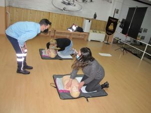 Σεμινάριο πρώτων βοηθειών στην αίθουσα του συλλόγου Γρεβενιωτών Σεμινάριο πρώτων βοηθειών στην αίθουσα του συλλόγου Γρεβενιωτών