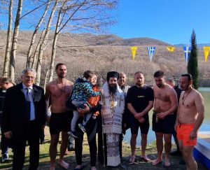 Στην τεχνητή λίμνη Σισανίου έγινε ο καθαγιασμός των υδάτων από τον Μητροπολίτη Σισανίου και Σιατίστης κ.  Αθανάσιο.