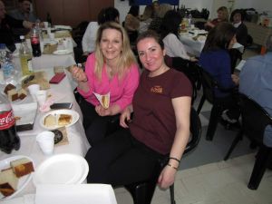 Το χορευτικό τμήμα του συλλόγου Γρεβενιωτών Κοζάνης έκοψε την πρωτοχρονιάτικη πίτα