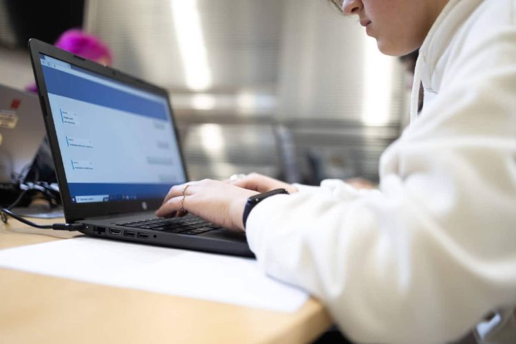 Έρευνα για τους κινδύνους προσέλκυσης ανήλικων μέσα από Πλατφόρμες ανώνυμου Chat – Το Χαμόγελο του Παιδιού