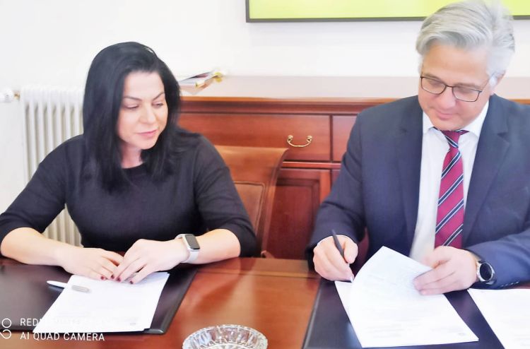 Ασφαλτοστρώσεις τσιμεντοστρώσεις δρόμων στην Εράτυρα 150.000 ευρώ.