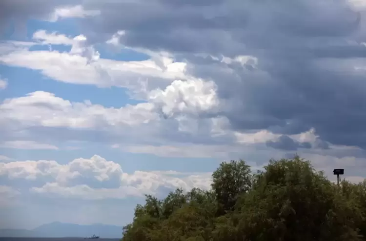 Ο Καιρός σήμερα: Γενικά αίθριος με αραιές νεφώσεις