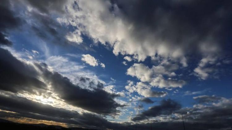 Ο Καιρός σήμερα: Πέμπτη και γενικά αίθριος με τοπικές νεφώσεις