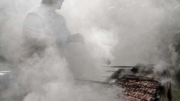 Ο Καιρός σήμερα: Τσικνοπέμπτη με λίγες τοπικές νεφώσεις κυρίως το πρωί και γενικά αίθριος