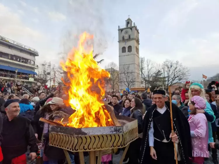 Σε παραδοσιακούς ρυθμούς πραγματοποιήθηκε η παρέλαση στην Κοζάνη