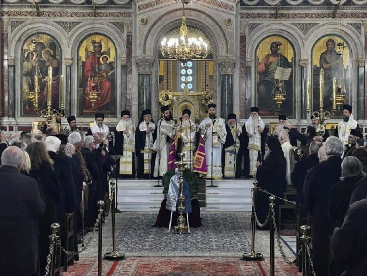 Το “ύστατο χαίρε” στον Μητροπολίτη Γέροντα Περγάμου κυρό Ιωάννη