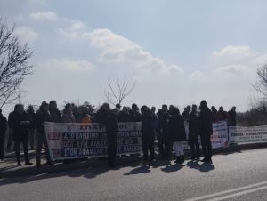 Άλλο μέσα άλλο έξω..