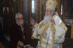 Αρχιερατική Θεία Λειτουργία, χειροθεσία και απονομή χειροθετηρίων Αναγνώστου.