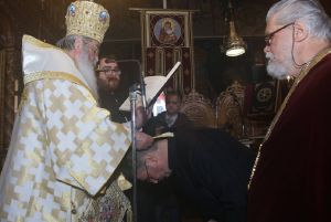 Αρχιερατική Θεία Λειτουργία, χειροθεσία και απονομή χειροθετηρίων Αναγνώστου.
