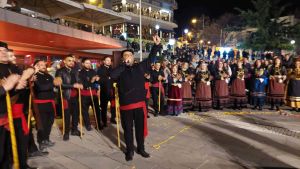 Δευτέρα βράδυ. Παουσίαση φανών και θεατρικό…