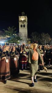 Δευτέρα βράδυ. Παουσίαση φανών και θεατρικό…