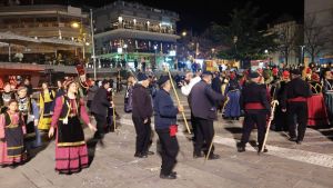 Δευτέρα βράδυ. Παουσίαση φανών και θεατρικό…