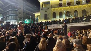 Δευτέρα βράδυ. Παουσίαση φανών και θεατρικό…