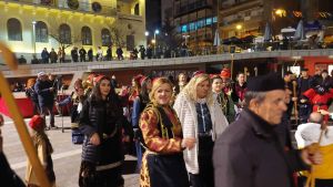 Δευτέρα βράδυ. Παουσίαση φανών και θεατρικό…