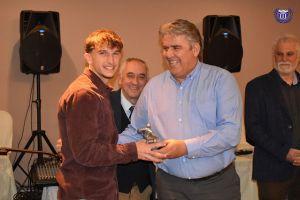 Μεγάλη Επιτυχία γνώρισε ο χορός και η κοπή Βασιλόπιτας του Μακεδονικού Κοζάνης Μεγάλη Επιτυχία γνώρισε ο χορός και η κοπή Βασιλόπιτας του Μακεδονικού Κοζάνης