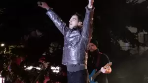 Ο Δήμος Αναστασιάδης «απογείωσε» τα Γρεβενά! – «Βούλιαξε» από κόσμο η κεντρική πλατεία Αιμιλιανού