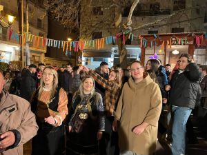 Ο Φανός “Παύλος Μελάς” άναψε το βράδυ της Κυριακής, παρουσία αρκετού κόσμου