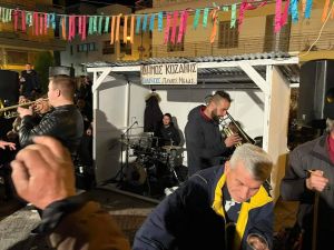 Ο Φανός “Παύλος Μελάς” άναψε το βράδυ της Κυριακής, παρουσία αρκετού κόσμου