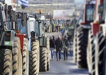 Οι Αγρότες Στην Καστοριά Με Τρακτέρ Υποδέχτηκαν Τον Πρωθυπουργό