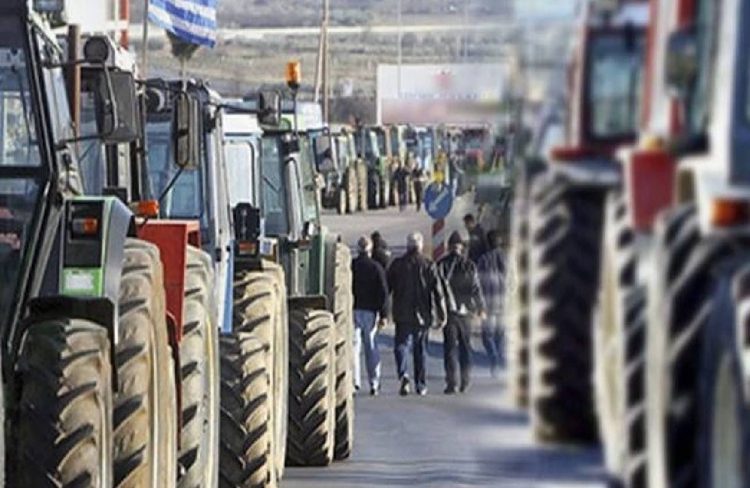 Οι Αγρότες Στην Καστοριά Με Τρακτέρ Υποδέχτηκαν Τον Πρωθυπουργό