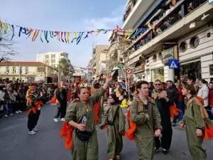 Σε παραδοσιακούς ρυθμούς πραγματοποιήθηκε η παρέλαση στην Κοζάνη
