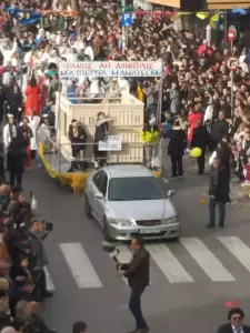 Σε παραδοσιακούς ρυθμούς πραγματοποιήθηκε η παρέλαση στην Κοζάνη