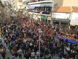 Σε παραδοσιακούς ρυθμούς πραγματοποιήθηκε η παρέλαση στην Κοζάνη