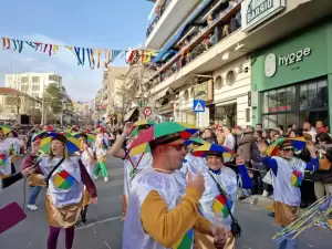 Σε παραδοσιακούς ρυθμούς πραγματοποιήθηκε η παρέλαση στην Κοζάνη